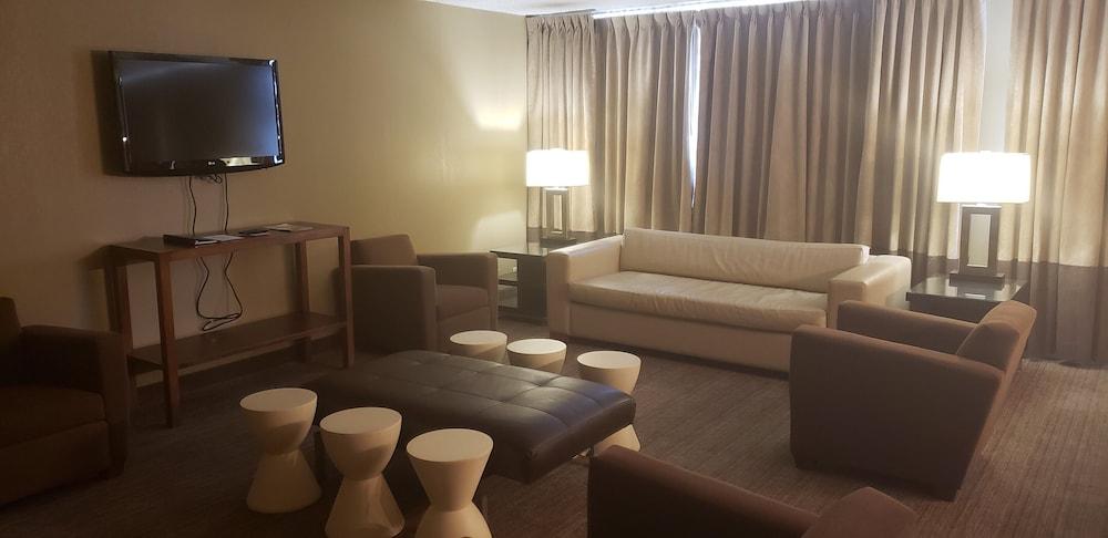 Doubletree By Hilton St. Louis At Westport Hotel Maryland Heights Exterior photo