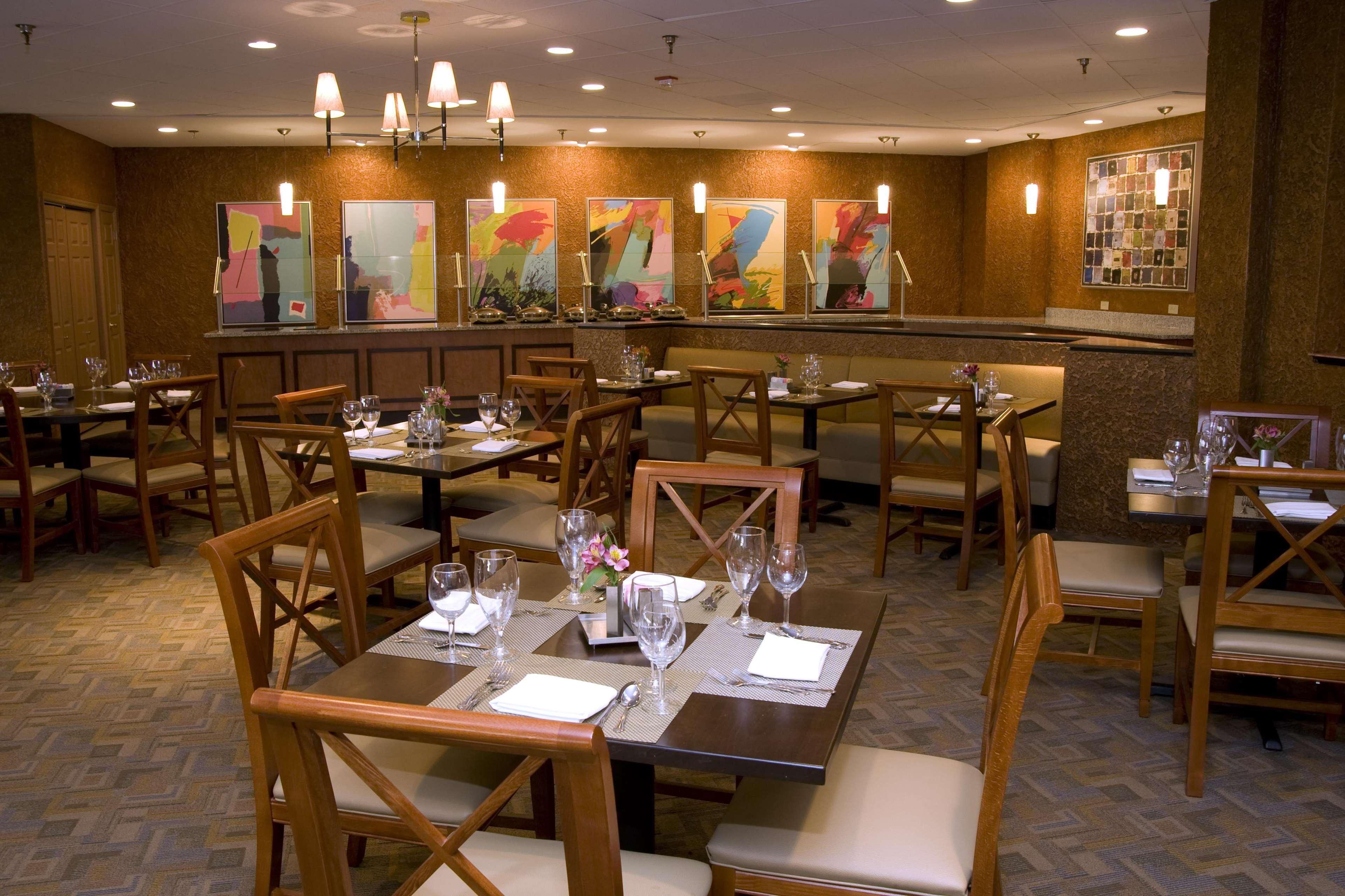 Doubletree By Hilton St. Louis At Westport Hotel Maryland Heights Restaurant photo