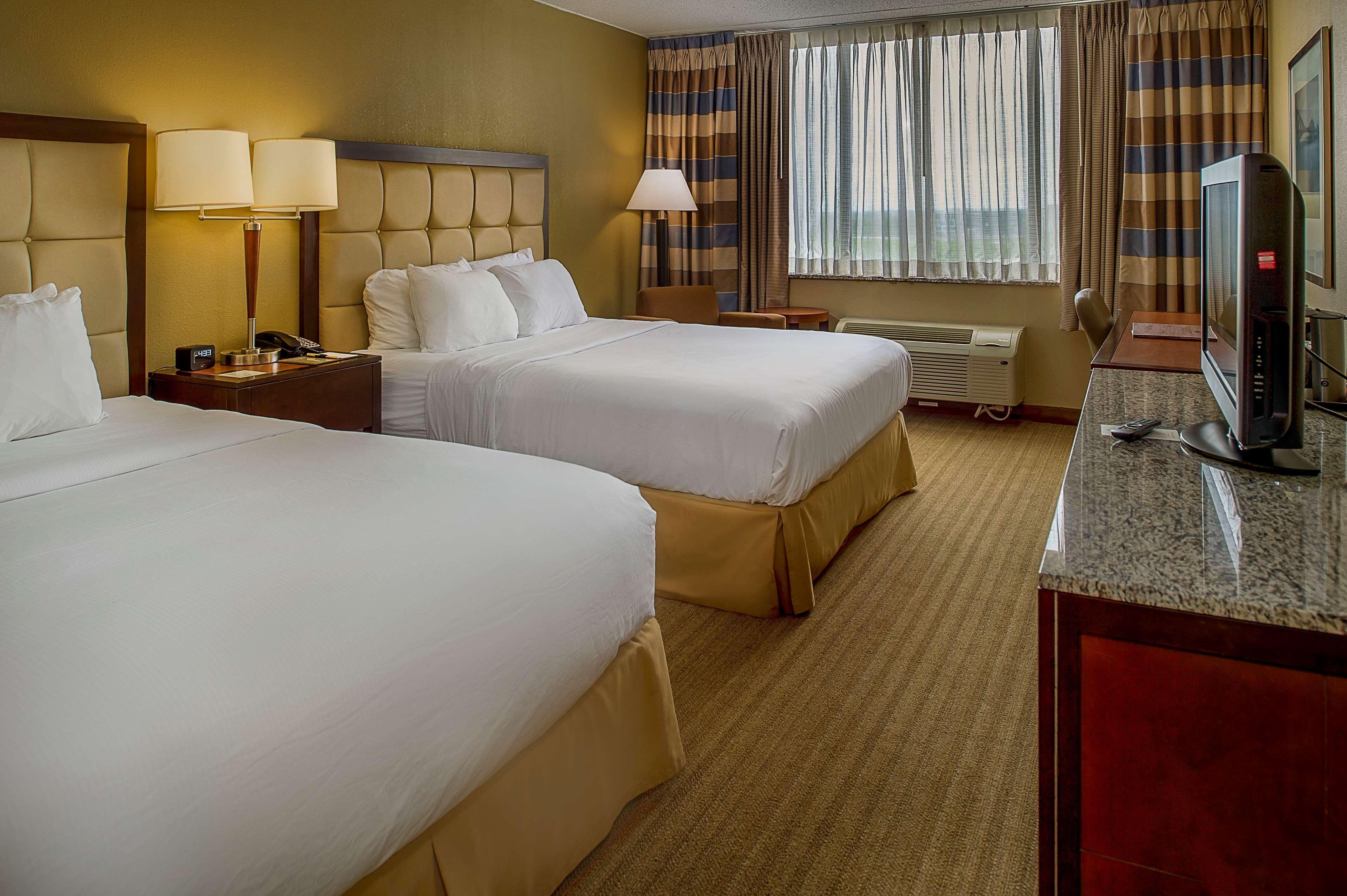 Doubletree By Hilton St. Louis At Westport Hotel Maryland Heights Exterior photo