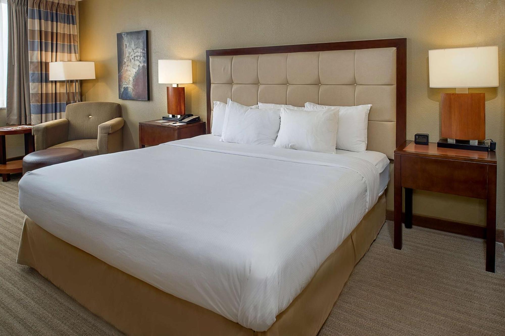 Doubletree By Hilton St. Louis At Westport Hotel Maryland Heights Exterior photo